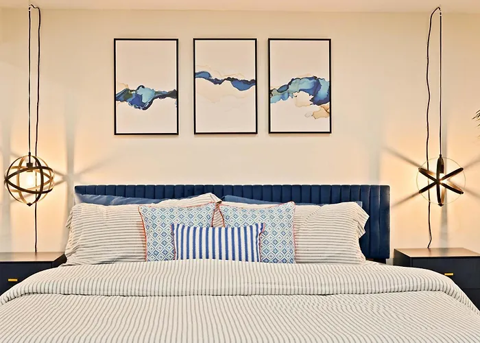 Cozy Retreat Near Chicago & Parks Holiday home Westchester