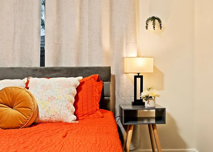 Cozy Retreat Near Chicago & Parks